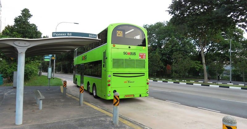 Comparatif voyage en train vs bus longue distance en solo : lequel choisir
